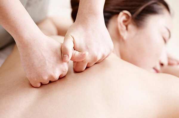 Những giải pháp massage lưng tại nhà giúp giảm đau hiệu quả