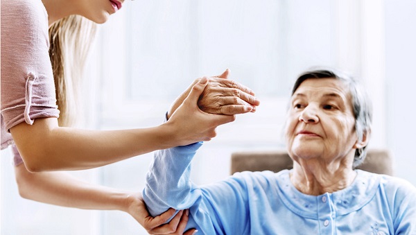 Công dụng của ghế massage đối với người bị tai biến