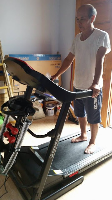 Máy chạy bộ có an toàn cho người già (người cao tuổi) không?