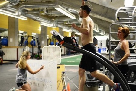 Chạy bộ liên tục 12 tiếng không ngừng nghỉ